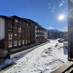 Spacious Modern 1br Near The Gondola شقة